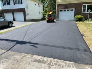 Residential driveway paving by Christopher's Paving - AFTER